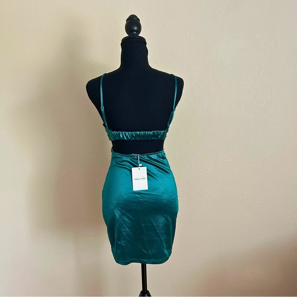 NWT Backless Cutout Dress in Green - Picture 2 of 4